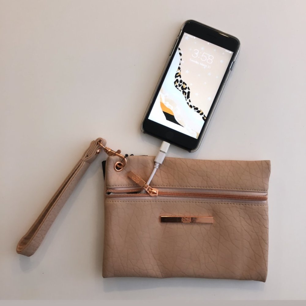 NWT Jones New York Faux Leather Charging Wristlet